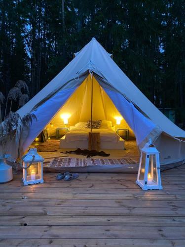 Saarj�rve Puhkemaja Gl�mping