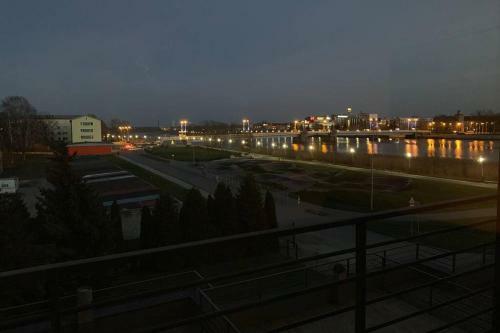 P�rnu River And Central City View Apartment