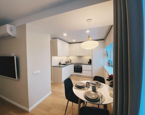 Beautiful Newly Renovated Beach Apartment