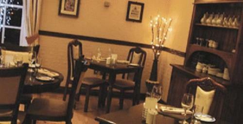 Hostal The Moorings Hotel