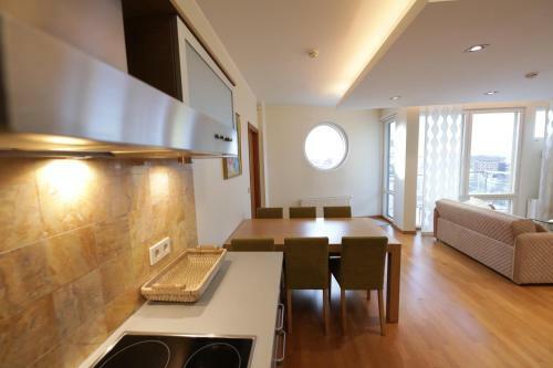 Airhome - Old Town View Apartment