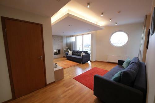 Airhome - Old Town View Apartment