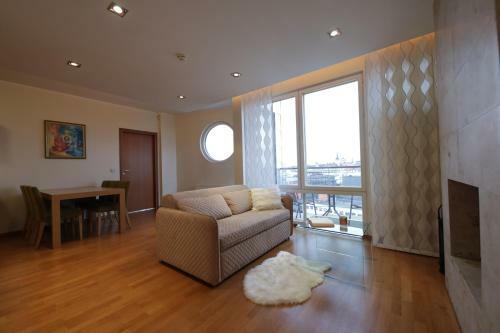 Airhome - Old Town View Apartment