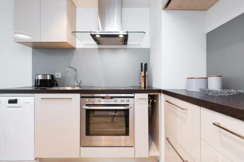 Central Cozy Apartment With Parking