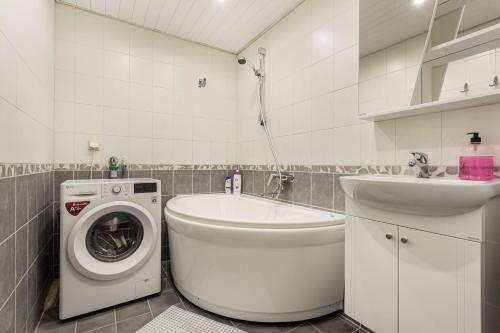 3 Room Central Apartment 90m2 Free Parking