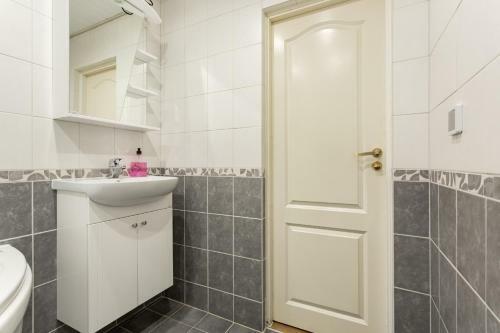3 Room Central Apartment 90m2 Free Parking