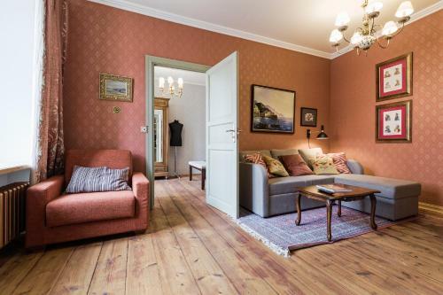 Large & Cozy Apartment In Old Town