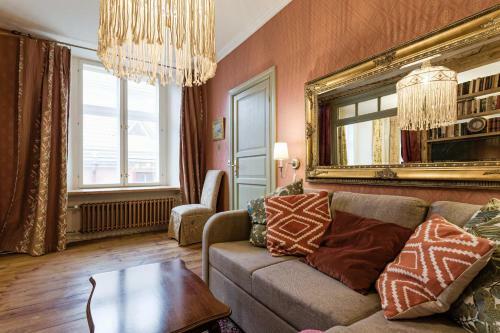 Large & Cozy Apartment In Old Town