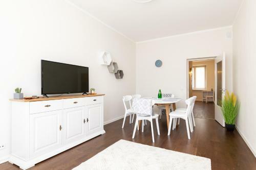Central Gonsiori 2 Bedroom Cozy Apartment