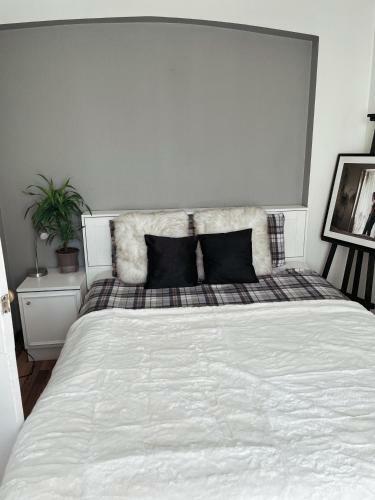Cozy Apartment In Charming Old Town!
