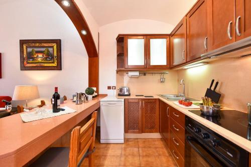 Jacuzzi & Garden Bungalow