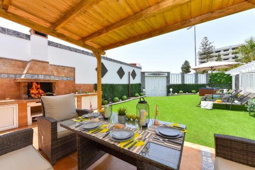 Jacuzzi & Garden Bungalow