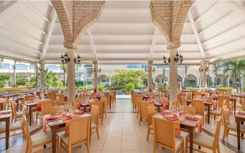Hotel Aston Costa Verde Beach Resort