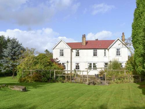 Pinewood House