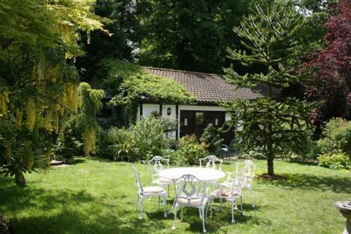 Hostal West Lodge Hotel