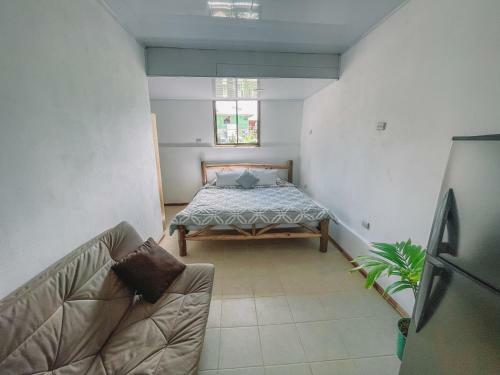 Hostal El Gato Rojas Surf Hostel