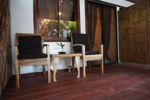 Hostal El Gato Rojas Surf Hostel