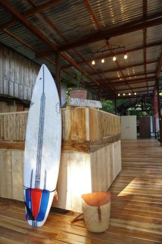 Hostal El Gato Rojas Surf Hostel