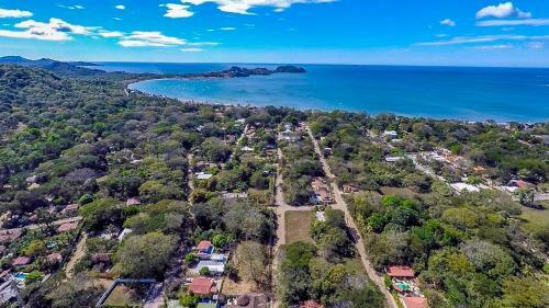 Brand-new 3-bedroom With Pool Near Beach