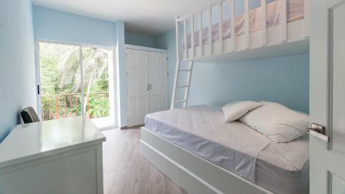Surfside 3-bedroom, 2-bath Beachfront Condo With Pool
