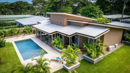 New 3-bedroom, 3-bath Home With Big Pool