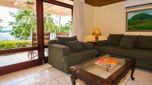 2-bedroom Beachfront Condo With Pool