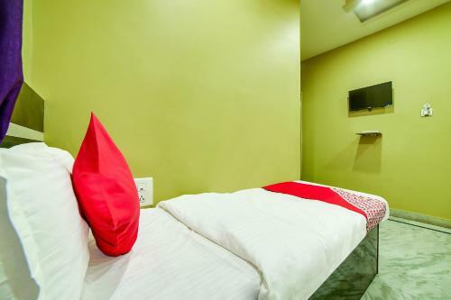 Hotel Oyo 65103 Hashmi Residency