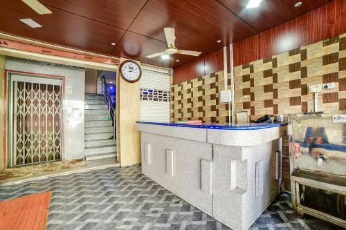 Hotel Oyo 65103 Hashmi Residency