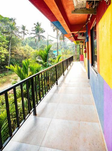 Hostal Colours Fly Guest House