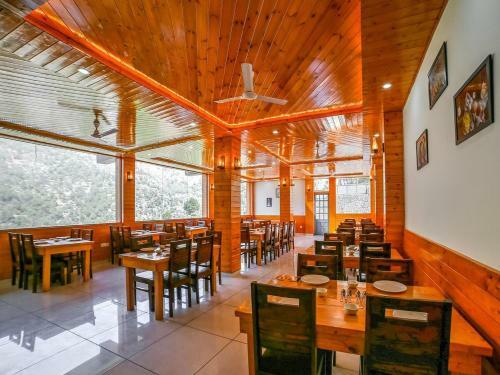 Hotel Fabescape Raabta Resort