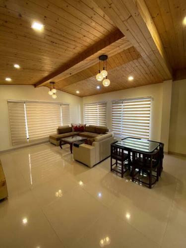 Apartamento Hillside Hideaway - 2bhk Private Unit With Wifi