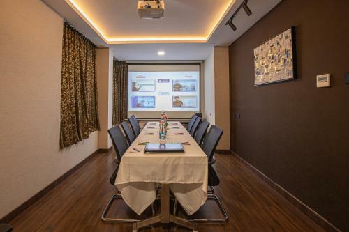 Hotel Windstone Residency