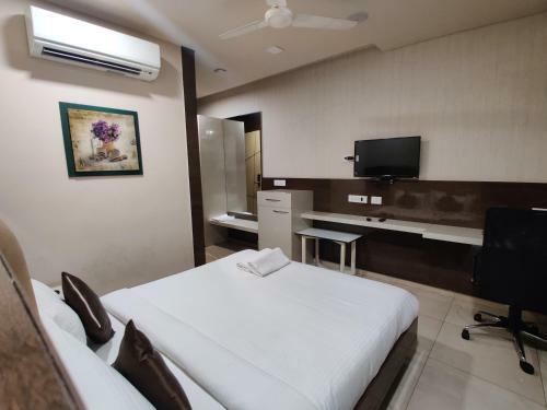 Hotel Pph Living Neermala Residency
