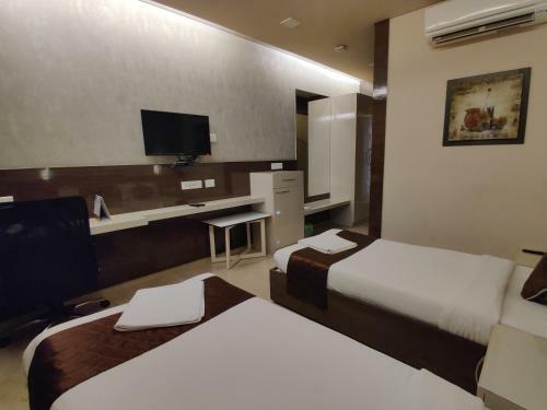 Hotel Pph Living Neermala Residency