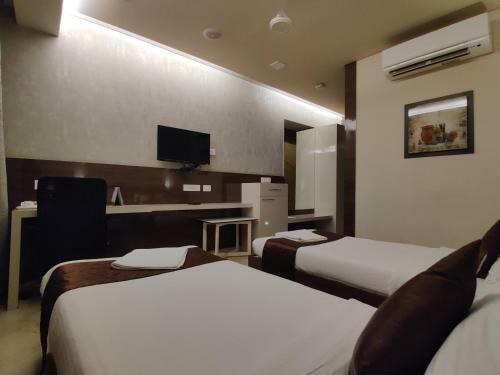 Hotel Pph Living Neermala Residency