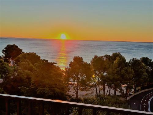 Apartamento �tico de Dise�o Sobre La Cala de Las Sirenas!!