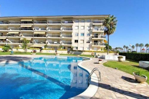 New! Modern Apartment Right On The Beach!