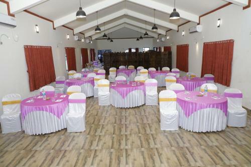 Hotel Pride Chira Meadows Ecoresort & Wellness Spa, Dapoli