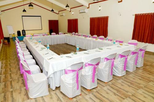 Hotel Pride Chira Meadows Ecoresort & Wellness Spa, Dapoli
