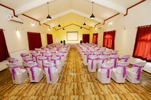 Hotel Pride Chira Meadows Ecoresort & Wellness Spa, Dapoli