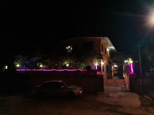 Home Stay Pink House