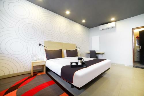 Hotel Collection O 39643 Chandan Hola Rd