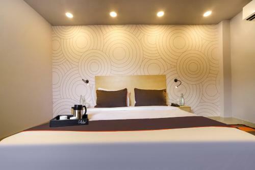 Hotel Collection O 39643 Chandan Hola Rd