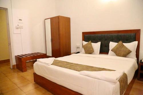 Hotel Rajmahal Beach Resort