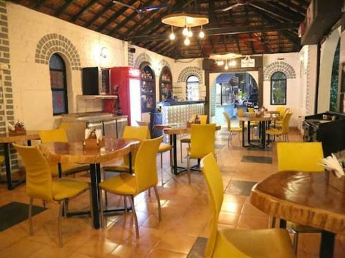 Hotel Rajmahal Beach Resort