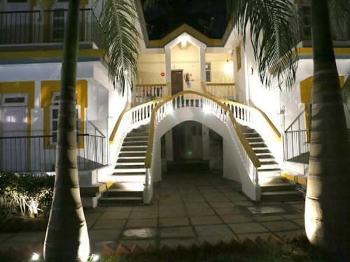 Hotel Rajmahal Beach Resort