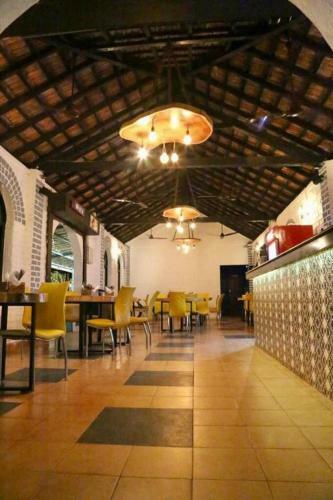 Hotel Rajmahal Beach Resort