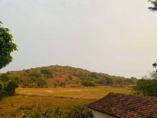 Mountain View Villa With Private Terrace, Candolim