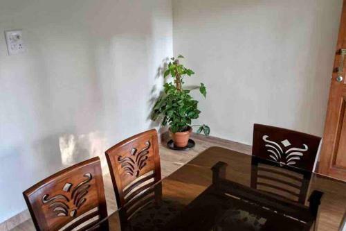 Mountain View Villa With Private Terrace, Candolim