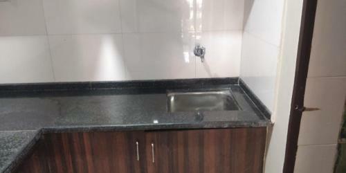 Hostal T.g.i Friday Guest House